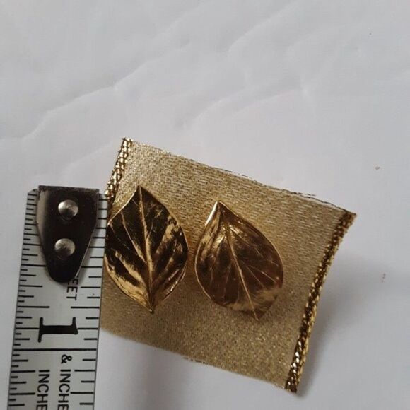 Vintage Women's Leaf Botanical Earrings Medium Gold Tone - Picture 7 of 10